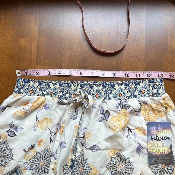 Women’s Size Small BEBOP Boho Floral pull on shorts - Picture 8 of 11